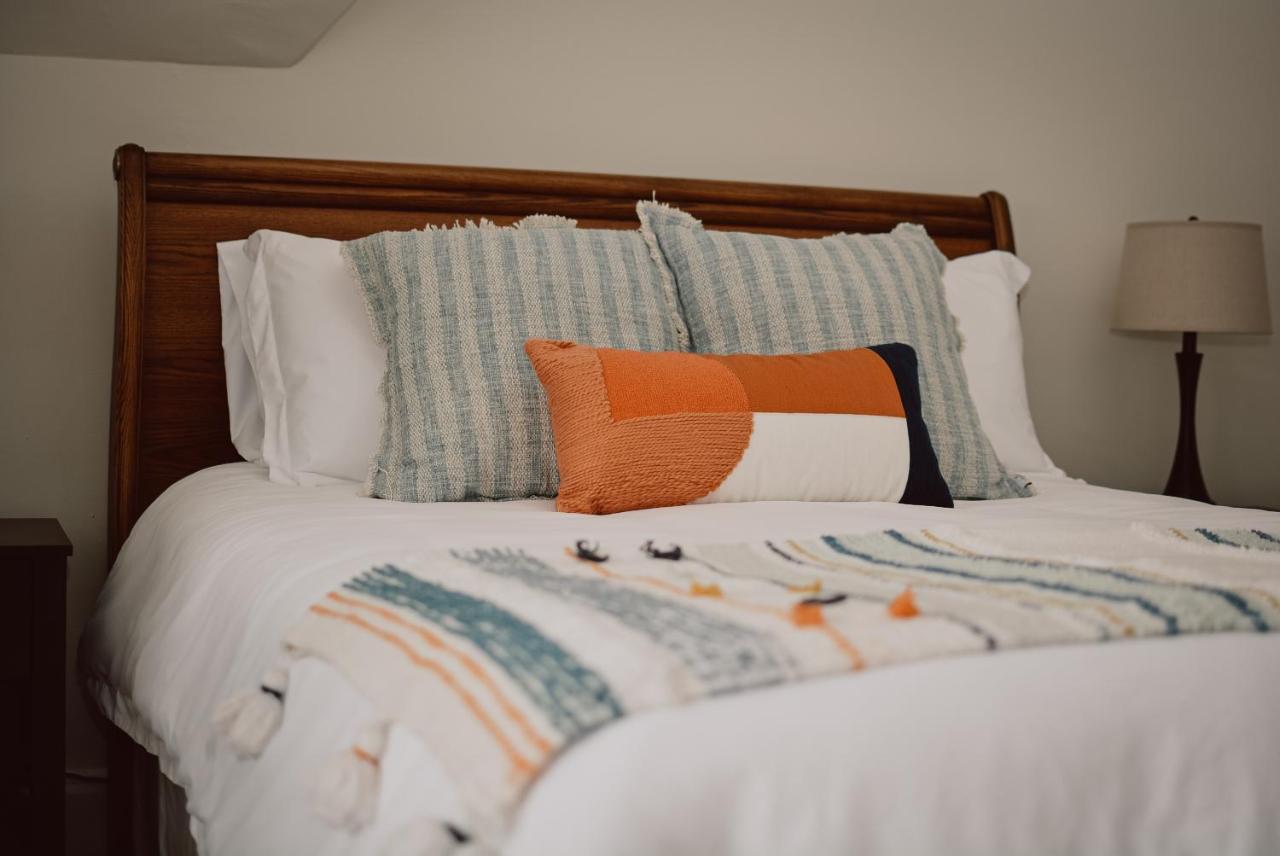Hill Road Manor Bed & Breakfast Grand Falls Windsor